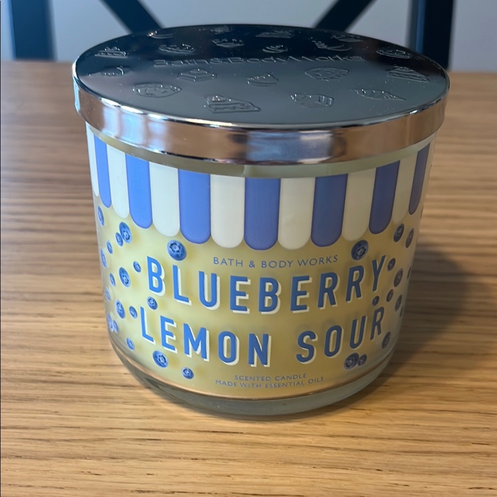 Bath & Body Works 3 Wick Candle. Blueberry Lemon Sour.